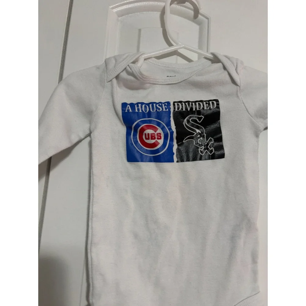 Chicago‎ Cubs White Sox House Divided White Graphic Carter's Bodysuit 9M